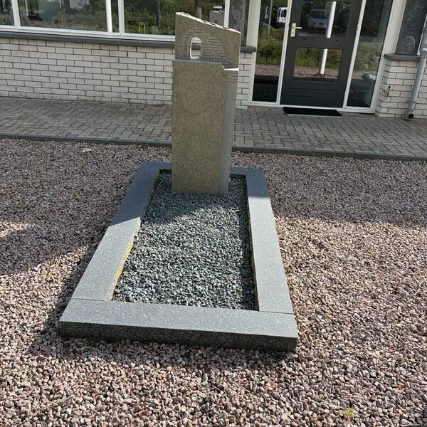 Groen graniet monument