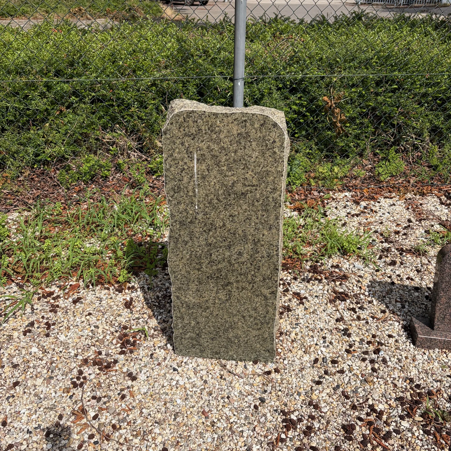 Groen graniet zuil