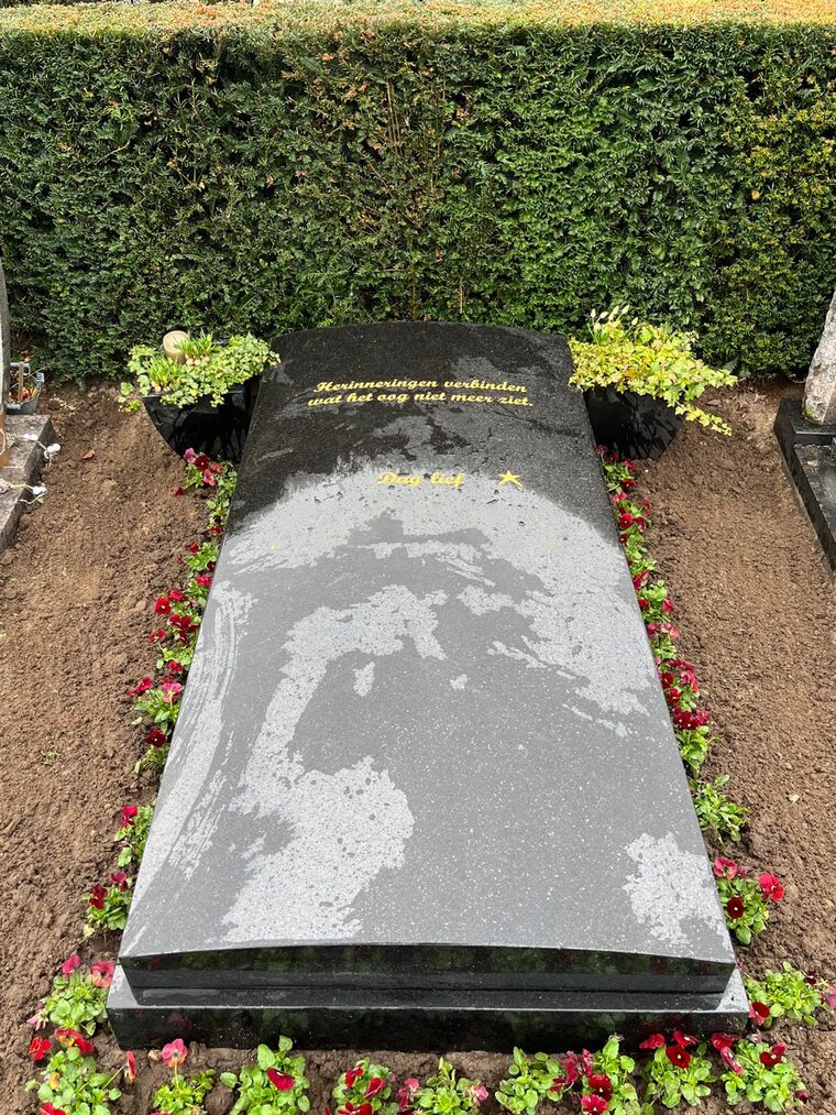 Tulp model viscount white met zwart graniet