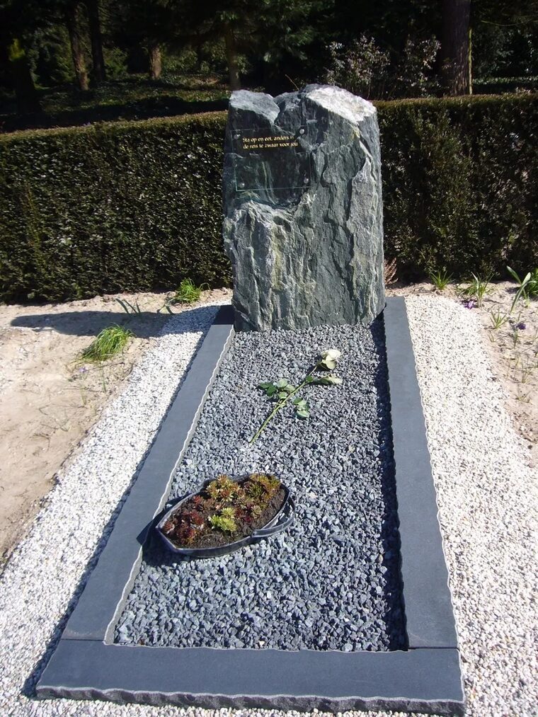 Leisteen met cor-ten-staal rand